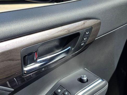 Used 2022 Toyota Highlander Limited image 33