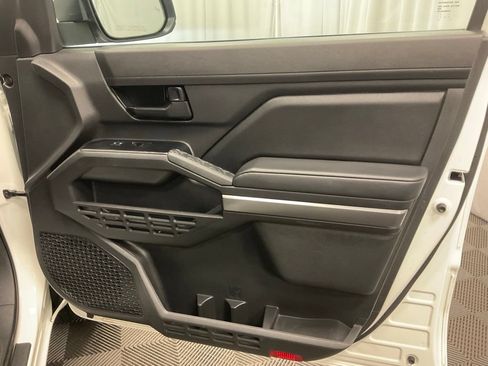 Used 2025 Toyota Tacoma SR5 AWD/4WD image 28