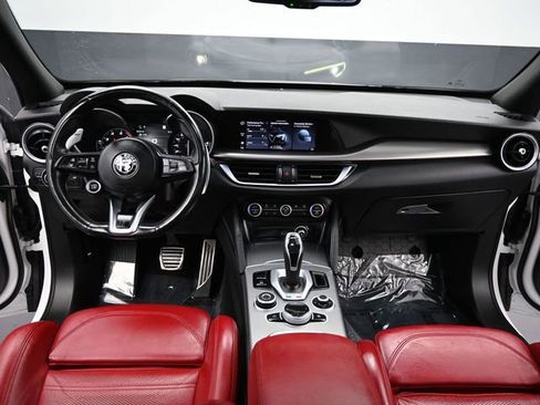 Used 2022 Alfa Romeo Stelvio Veloce image 27