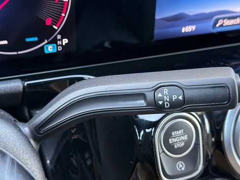 Certified 2025 Mercedes-Benz GLA 250 image 24