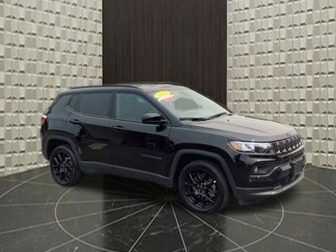 Certified 2025 Jeep Compass Latitude w/ Convenience Group AWD/4WD image 2