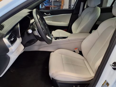 Used 2025 Genesis G70 2.5T RWD image 21