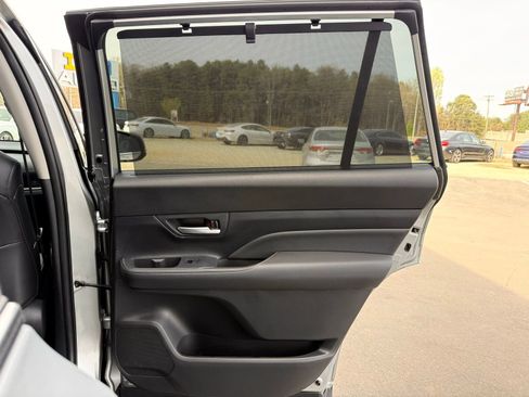 Used 2024 Toyota Grand Highlander XLE image 32