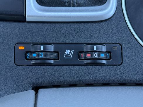 Used 2016 Toyota Highlander Limited image 25