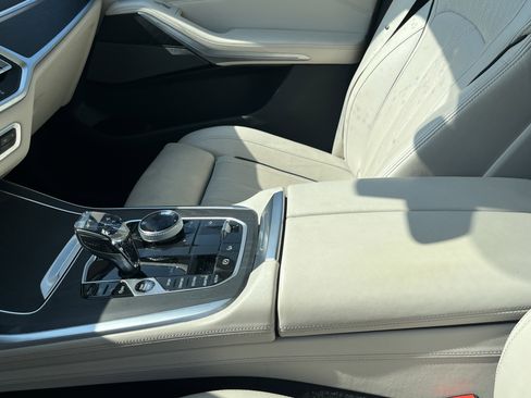 Used 2020 BMW X7 xDrive40i w/ Premium Package AWD/4WD image 22