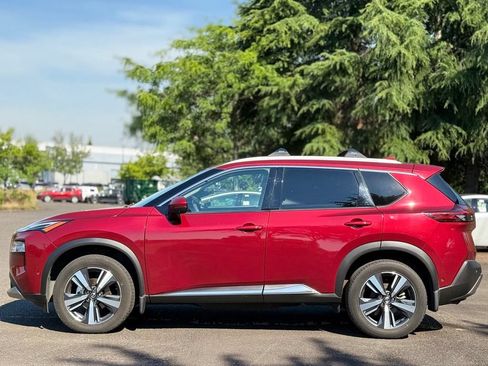 Used 2021 Nissan Rogue Platinum AWD/4WD image 2