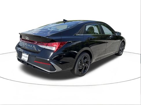 New 2026 Hyundai Elantra SEL Sport FWD image 3