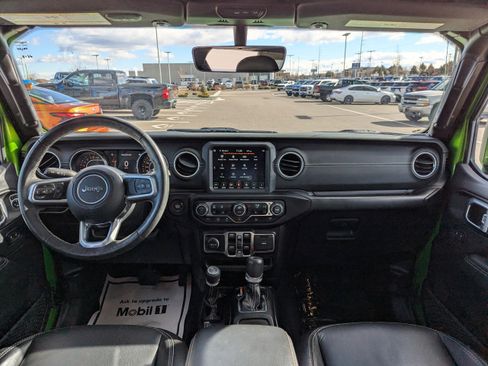 Used 2019 Jeep Wrangler Unlimited Sahara w/ Dual Top Group AWD/4WD image 25