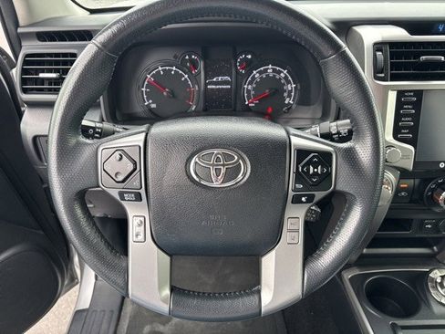 Used 2020 Toyota 4Runner 4WD image 16