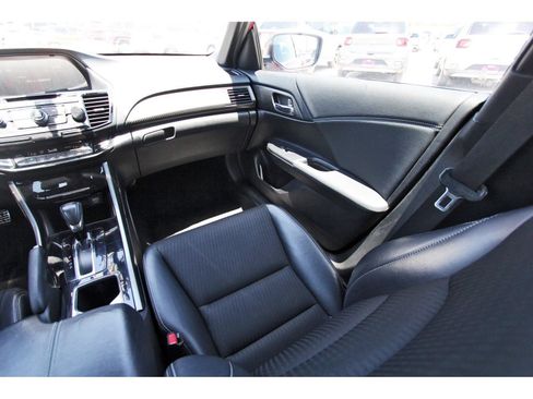 Used 2017 Honda Accord Sport image 12