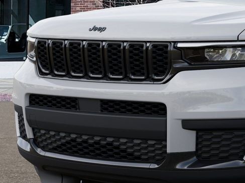 New 2025 Jeep Grand Cherokee L Altitude image 11