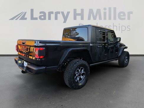 Used 2023 Jeep Gladiator Sport AWD/4WD image 5