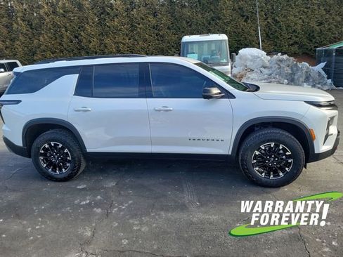 Used 2024 Chevrolet Traverse Z71 image 8