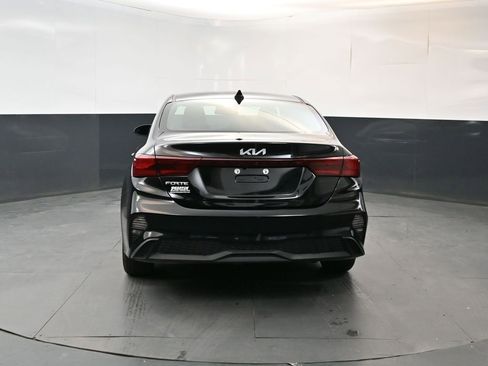 Used 2024 Kia Forte LXS w/ LXS Technology Package FWD image 4