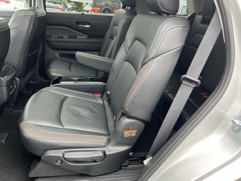 Used 2023 Nissan Pathfinder SL w/ SL Premium Package AWD/4WD image 17