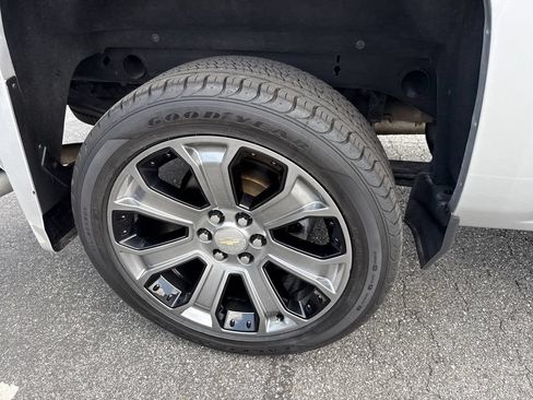 Used 2018 Chevrolet Silverado 1500 LT w/ True North Edition AWD/4WD image 17