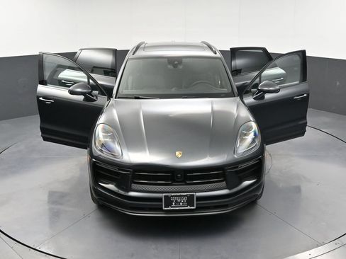 Certified 2025 Porsche Macan image 34