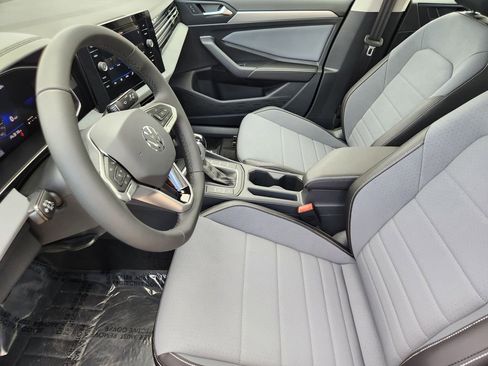 New 2026 Volkswagen Jetta SE FWD image 4