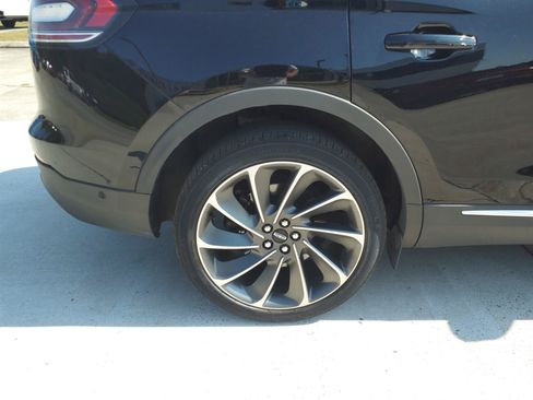 Used 2023 Lincoln Nautilus Reserve w/ Equipment Group 202A AWD/4WD image 6