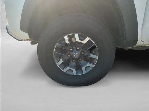 Used 2017 Toyota Tacoma TRD Off-Road image 27