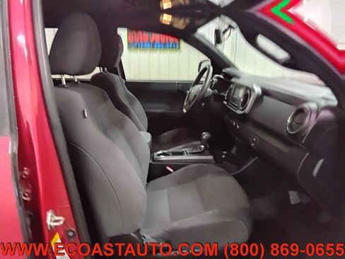 Used 2017 Toyota Tacoma TRD Off-Road w/ Premium & Technology Package AWD/4WD image 13