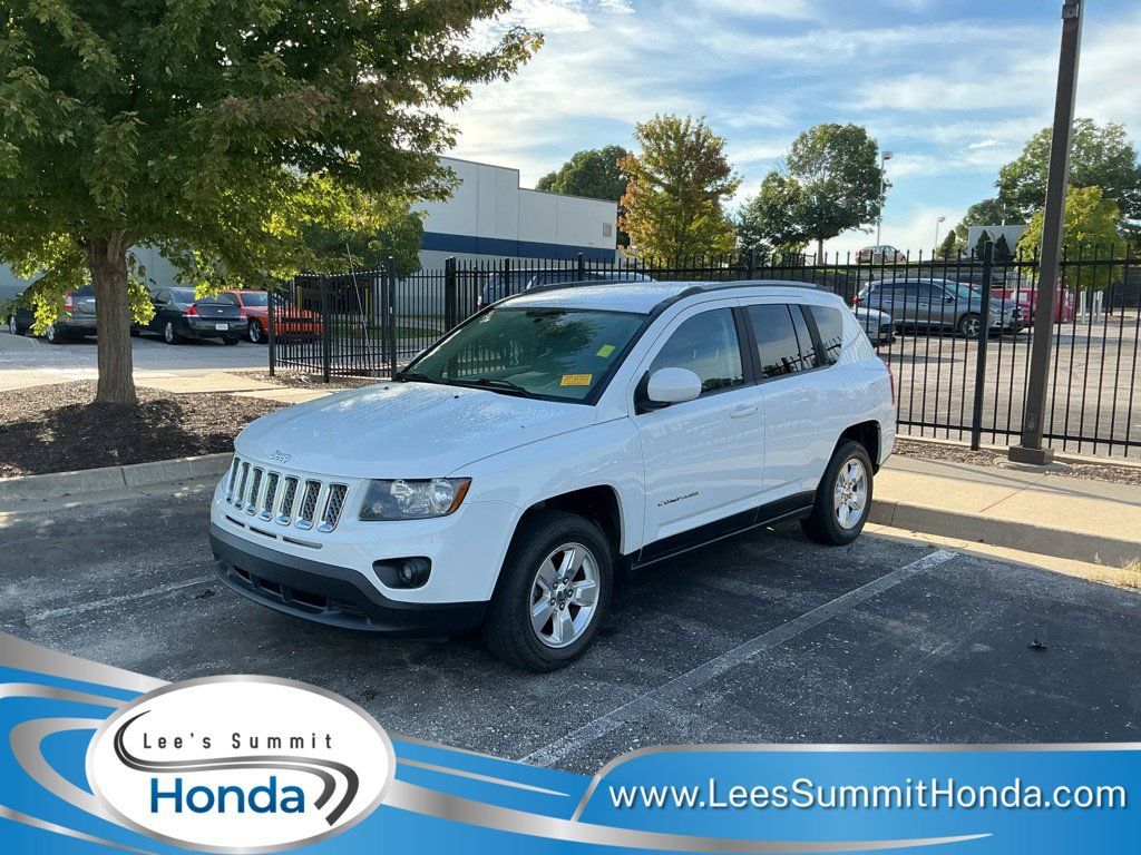 Used 2016 Jeep Compass Latitude FWD image 1