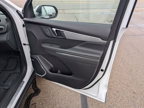 Used 2025 Buick Enclave Preferred image 5