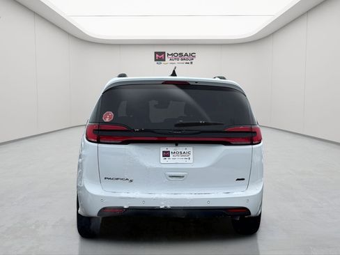 New 2026 Chrysler Pacifica Select image 3