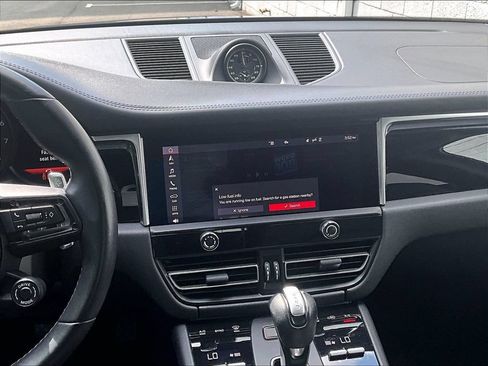Certified 2023 Porsche Macan AWD/4WD image 10