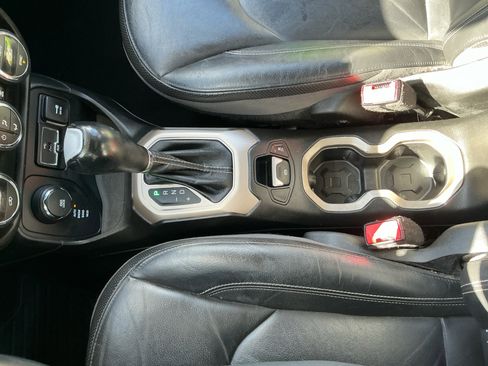 Used 2016 Jeep Renegade Limited image 15
