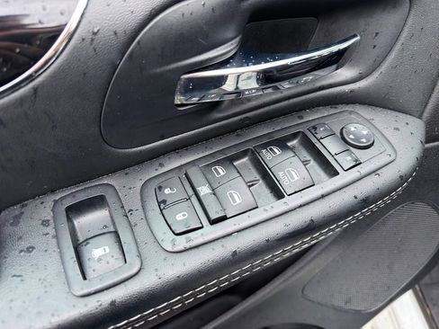 Used 2017 Dodge Grand Caravan SE FWD image 22