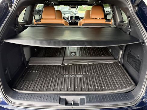 Used 2024 Toyota Highlander Platinum AWD/4WD image 46