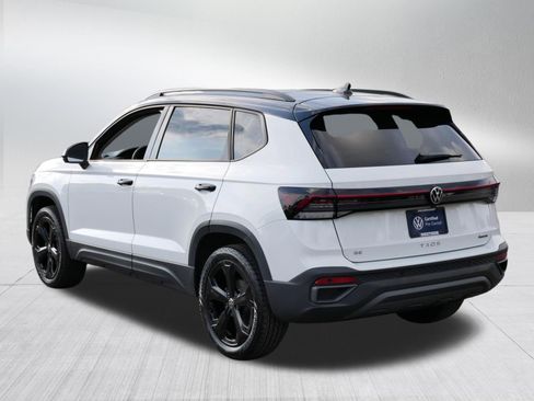 Certified 2025 Volkswagen Taos SE AWD/4WD image 5
