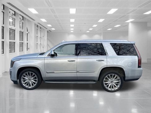 Used 2017 Cadillac Escalade Luxury image 8
