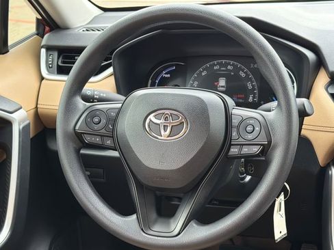 Used 2025 Toyota RAV4 LE AWD/4WD image 13