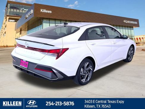 Used 2025 Hyundai Elantra Sport image 9