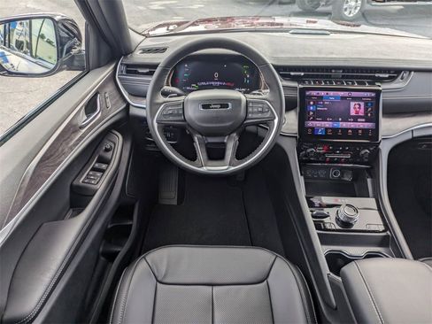 New 2025 Jeep Grand Cherokee Limited 4xe image 17