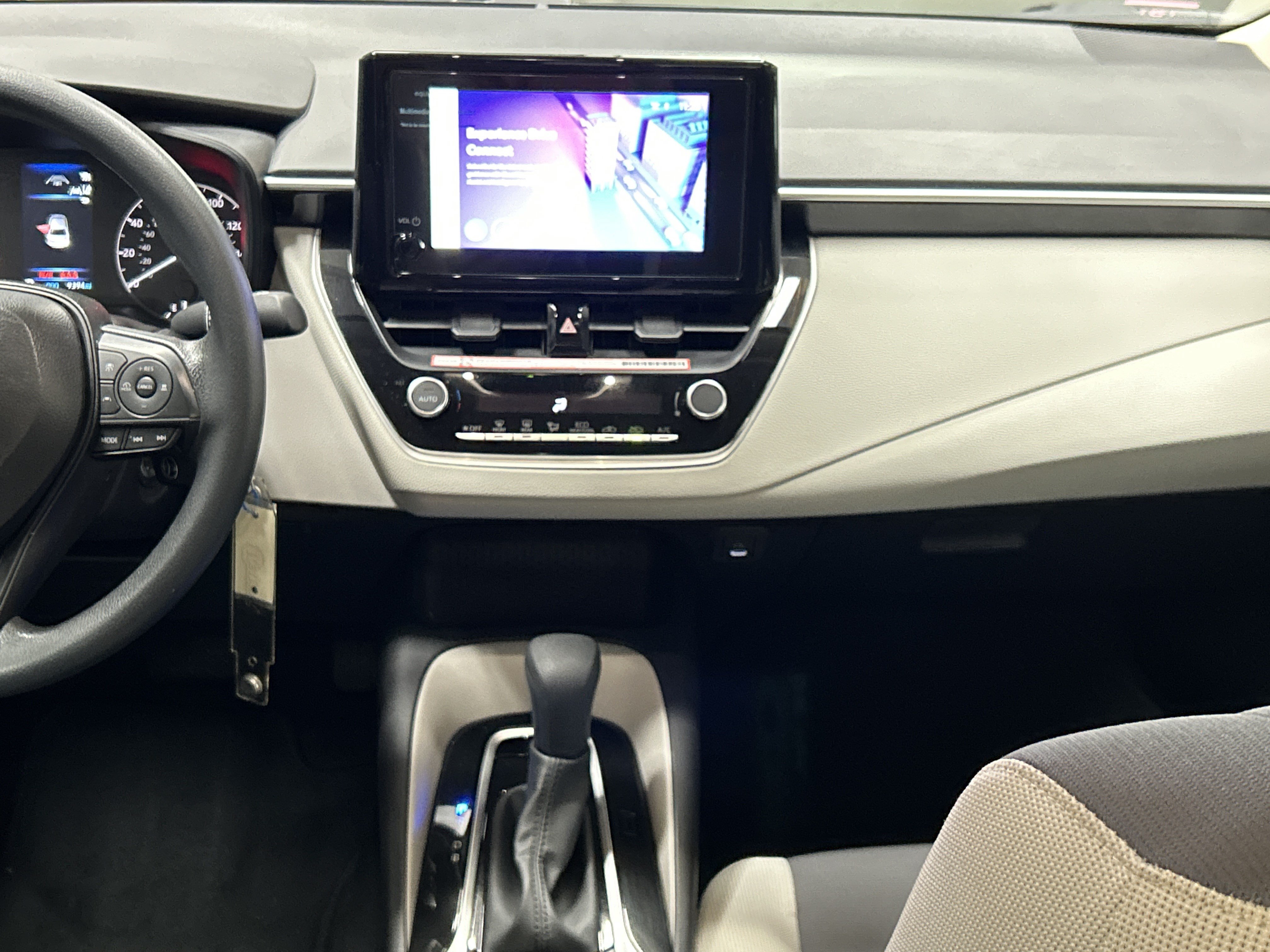 Used 2025 Toyota Corolla LE FWD image 29