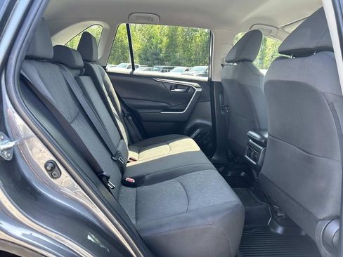 Used 2022 Toyota RAV4 XLE AWD/4WD image 18