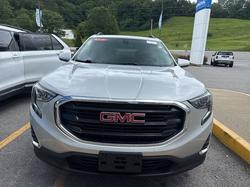 Used 2019 GMC Terrain SLE w/ Driver Convenience Package AWD/4WD image 3
