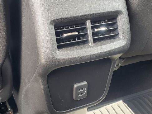 Used 2019 Chevrolet Equinox LT w/ Driver Convenience Package FWD image 26