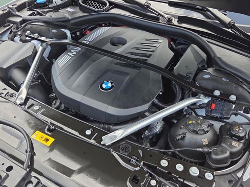 Used 2026 BMW 750e xDrive w/ Luxury Rear Seating Package image 23