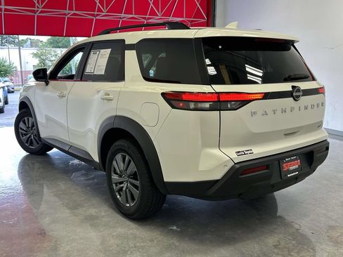 Used 2024 Nissan Pathfinder SV FWD image 5