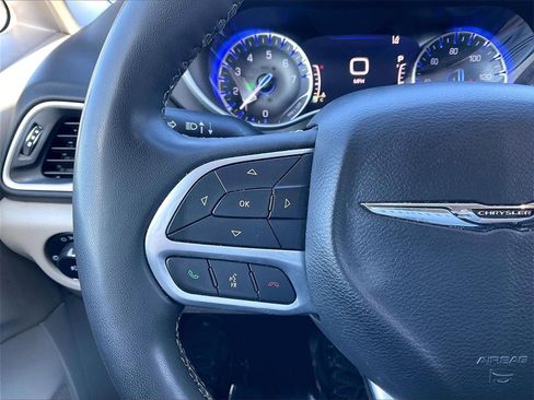 Used 2023 Chrysler Pacifica Touring-L image 22