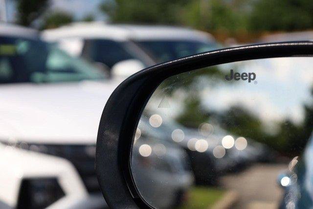 Used 2025 Jeep Compass Trailhawk AWD/4WD image 19