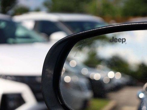 Used 2025 Jeep Compass Trailhawk AWD/4WD image 19
