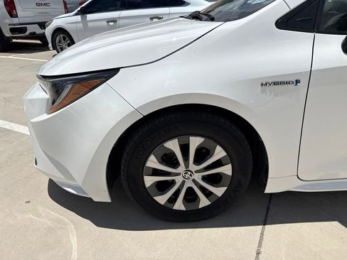 Used 2021 Toyota Corolla LE FWD image 2