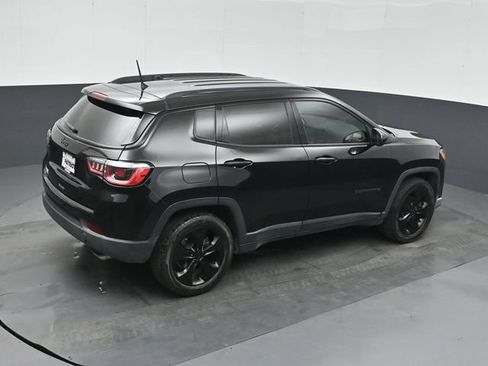 Used 2018 Jeep Compass Latitude FWD image 32