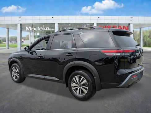 New 2026 Nissan Pathfinder SL FWD image 3