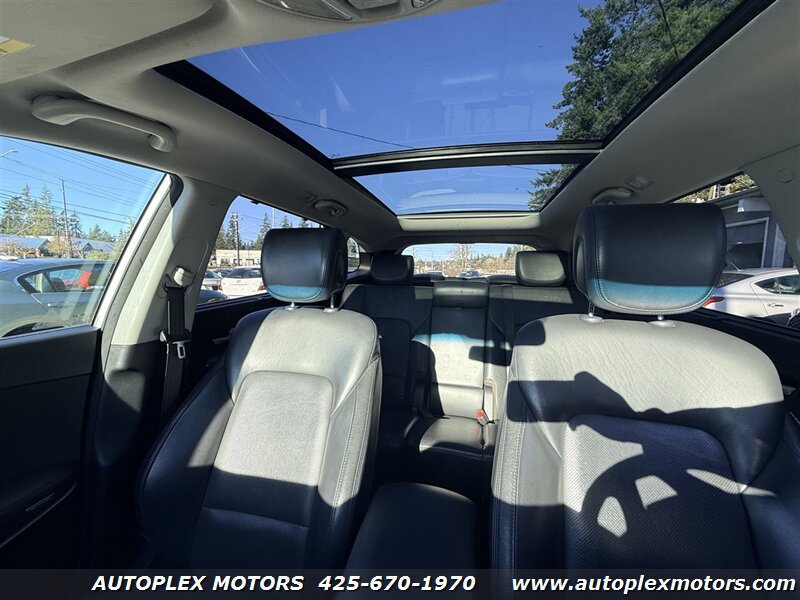 Used 2016 Hyundai Santa Fe SE w/ Option Group 03 AWD/4WD image 21
